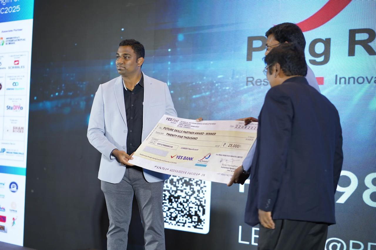 Manibarathi Pichandi receiving recognition